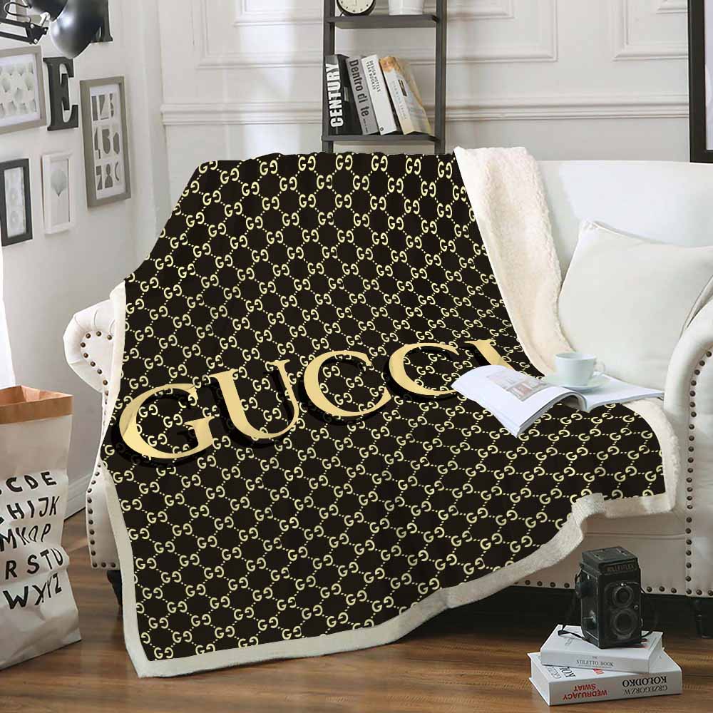 Creamy logo Gucci blanket Creamy logo Gucci blanket