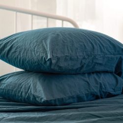 Crinkle Percale Organic Cotton Pillowcase Set Deschea DSC 0351web.jpg