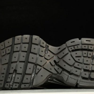 3XL Sneaker Black White 2.jpg