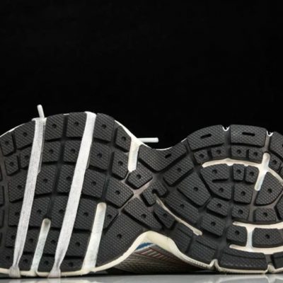 3XL Sneaker White Red Blue 2.jpg