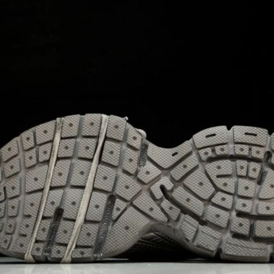 3XL Sneaker Worn out in Grey 2.jpg