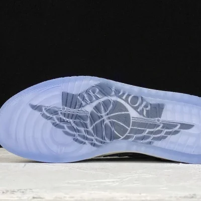 Air Jordan 1 Retro High Dior 4.webp