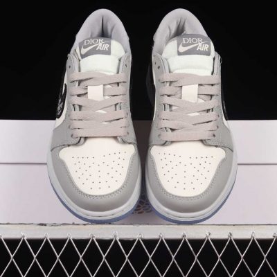 Air Jordan 1 Retro Low Dior 5.jpg