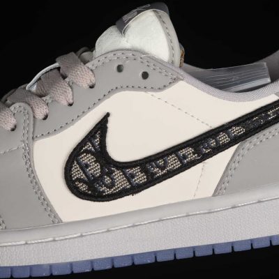 Air Jordan 1 Retro Low Dior 8.jpg