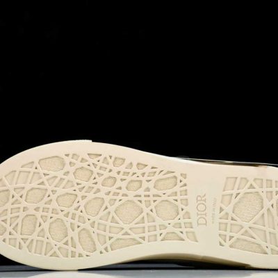 D1or B33 White Oblique 4.jpg