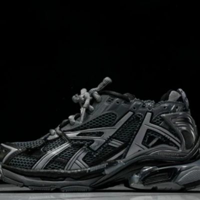 Runner ‘Dark Grey Black’