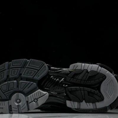 Runner Dark Grey Black 2.jpg