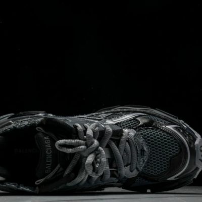 Runner Dark Grey Black 3.jpg