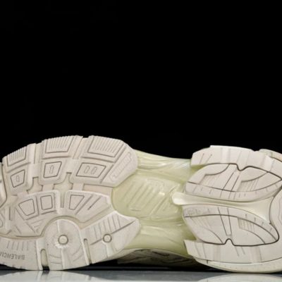 Runner White 2.jpg