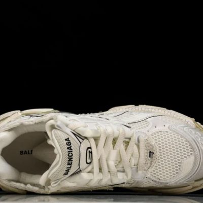 Runner White 3.jpg