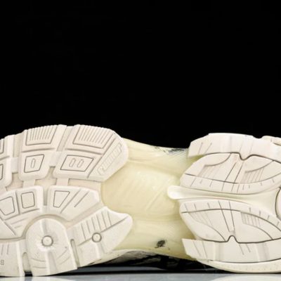 Runner White Graffiti2.jpg