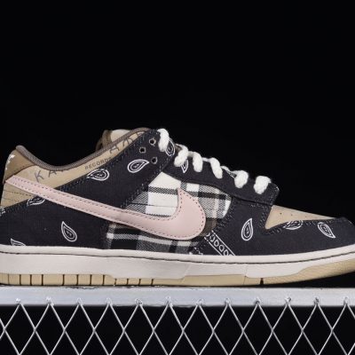SB Dunk Low Travis Scott 2.jpg