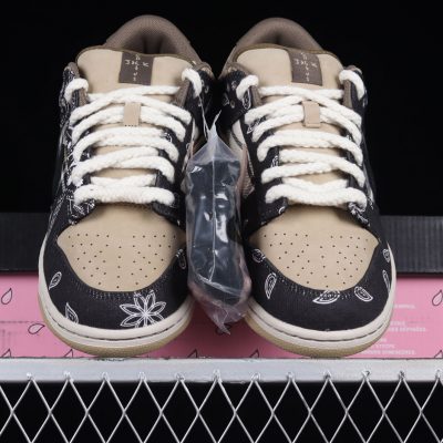 SB Dunk Low Travis Scott 5.jpg