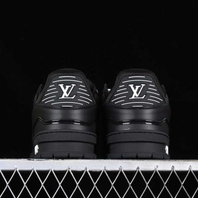 Louis Vuittоп Trainer Low Black Embossed Monogram 4.jpg